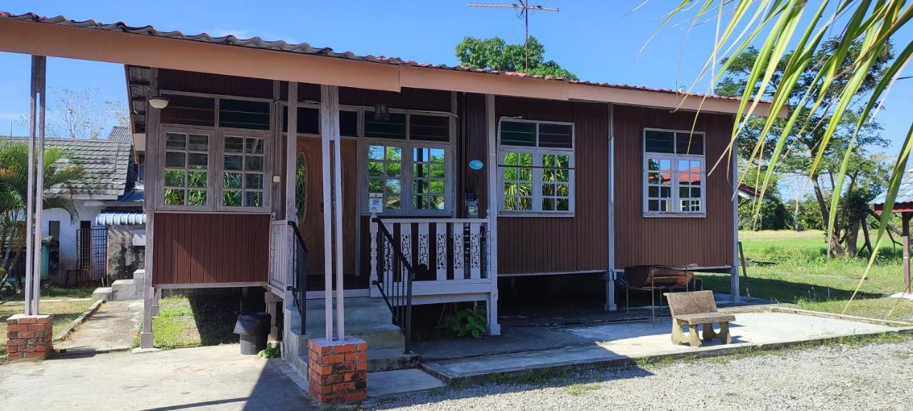 Tamteh Homestay Ayer Hitam Εξωτερικό φωτογραφία